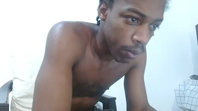 Snapshot of Larry-n-clouds chatting on 02/25/26, 08:29 Larry-n-clouds online show from 02/25/26, 08:29