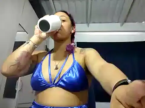 Snapshot of Cata_Blue__ chatting on 01/01/25, 05:55 Cata Blue online show from 01/01/25, 05:55