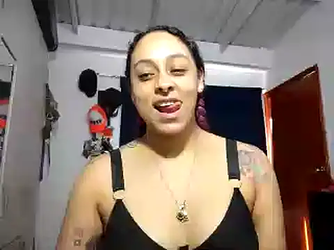 Snapshot of Cata_Blue__ chatting on 02/04/25, 08:17 Cata Blue online show from 02/04/25, 08:17