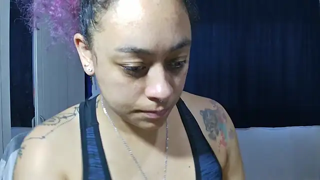 Snapshot of Cata_Blue__ chatting on 02/15/25, 02:33 Cata Blue online show from 02/15/25, 02:33