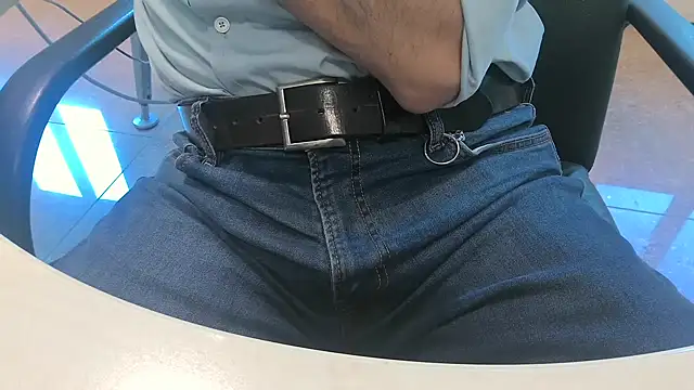 alessandroman2114 online show from 04/23/26, 04:20