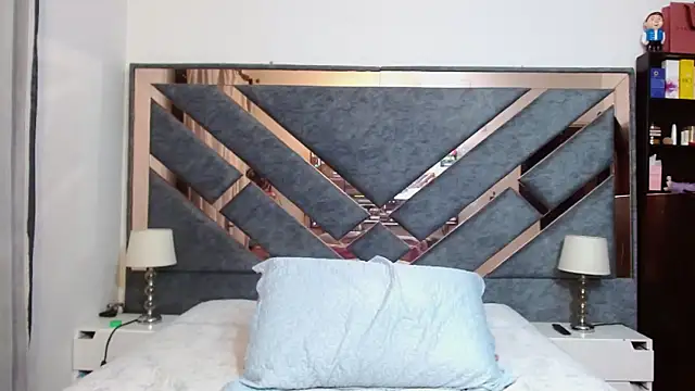 KarlaTesg online show from 12/02/25, 10:42