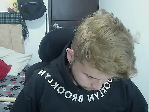 JOHANLEON1 online show from 10/14/25, 03:57