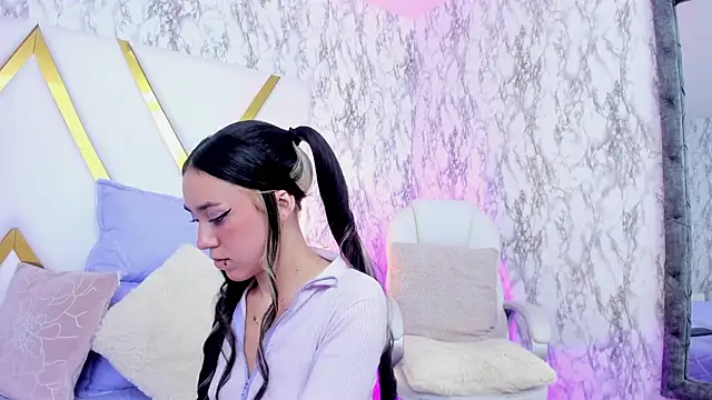 Athziry  online show from 02/05/25, 10:01