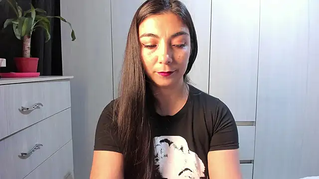 Snapshot of Karla_hernandez_ chatting on 05/21/26, 10:44 Karla hernandez online show from 05/21/26, 10:44