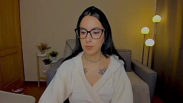 Snapshot of miadaniells_hot chatting on 11/28/25, 03:25 miadaniells hot online show from 11/28/25, 03:25