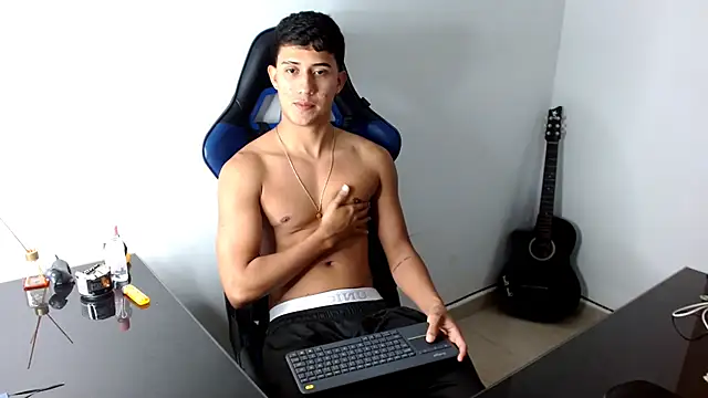 Snapshot of Juan_da01 chatting on 01/27/25, 03:37 Juan da01 online show from 01/27/25, 03:37