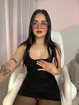 Snapshot of montmariana chatting on 03/04/25, 03:00 montmariana online show from 03/04/25, 03:00