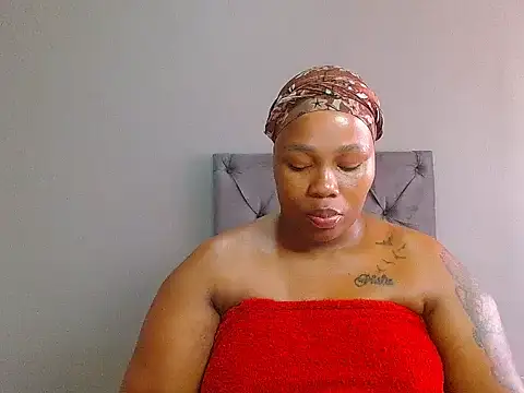 Snapshot of curvycloe1 chatting on 02/11/25, 06:30 curvycloe1 online show from 02/11/25, 06:30