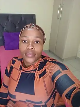 Snapshot of curvycloe1 chatting on 02/16/25, 06:54 curvycloe1 online show from 02/16/25, 06:54