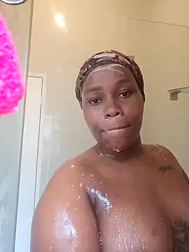 Snapshot of curvycloe1 chatting on 02/20/25, 09:00 curvycloe1 online show from 02/20/25, 09:00