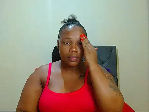 Snapshot of curvycloe1 chatting on 03/05/25, 08:53 curvycloe1 online show from 03/05/25, 08:53