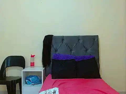 Snapshot of curvycloe1 chatting on 03/09/25, 10:52 curvycloe1 online show from 03/09/25, 10:52