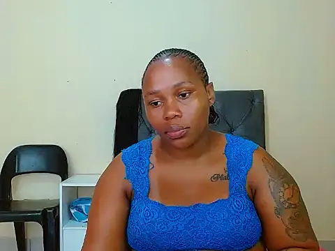 Snapshot of curvycloe1 chatting on 03/10/25, 08:59 curvycloe1 online show from 03/10/25, 08:59