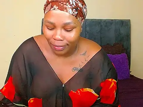 Snapshot of curvycloe1 chatting on 10/08/25, 05:16 curvycloe1 online show from 10/08/25, 05:16