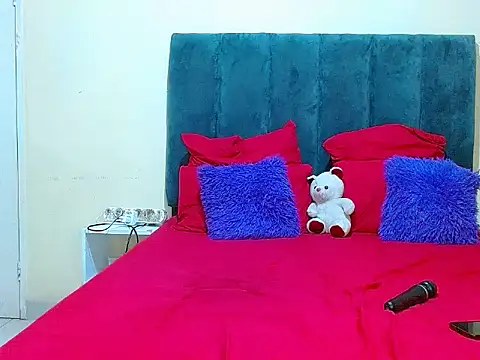 Snapshot of curvycloe1 chatting on 10/13/25, 03:56 curvycloe1 online show from 10/13/25, 03:56