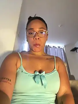 Snapshot of ashley_Tompson1 chatting on 06/12/26, 12:15 ashley Tompson1 online show from 06/12/26, 12:15