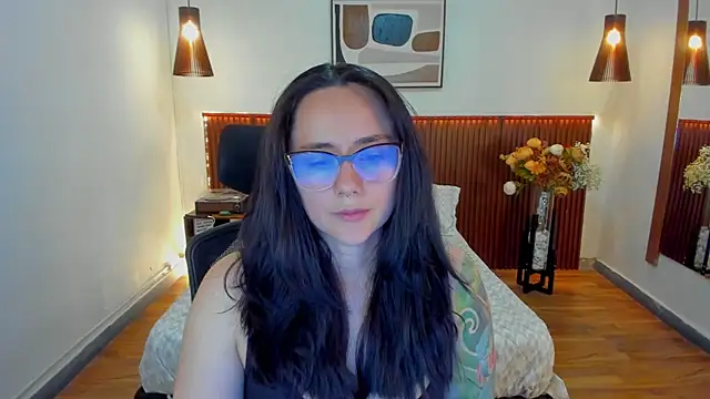 Snapshot of KatherineBond chatting on 05/06/26, 06:46 KatherineBond online show from 05/06/26, 06:46