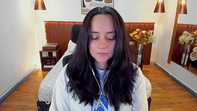 Snapshot of KatherineBond chatting on 05/14/26, 07:20 KatherineBond online show from 05/14/26, 07:20