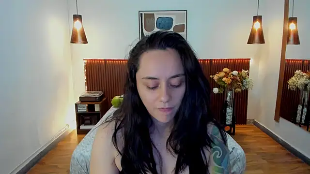 Snapshot of KatherineBond chatting on 05/25/26, 07:09 KatherineBond online show from 05/25/26, 07:09