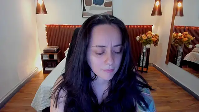 Snapshot of KatherineBond chatting on 06/02/26, 07:16 KatherineBond online show from 06/02/26, 07:16