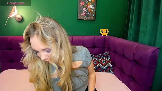 EvaMoran online show from 10/03/25, 01:57