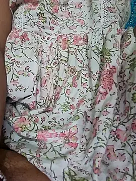 Snapshot of Priya_Bong chatting on 06/17/26, 01:19 Priya Bong online show from 06/17/26, 01:19