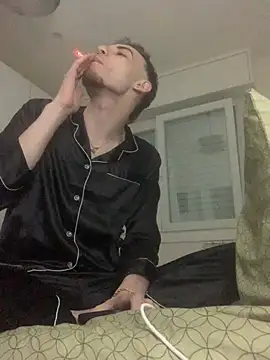 Snapshot of LaMaterialista chatting on 03/10/26, 10:37 LaMaterialista online show from 03/10/26, 10:37