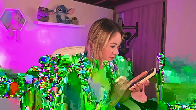 Snapshot of Nataliia_09 chatting on 10/17/25, 02:52 Nataliia 09 online show from 10/17/25, 02:52