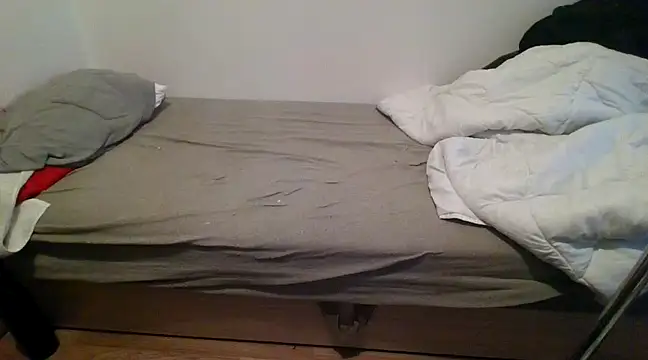 Snapshot of Indianluckyboytits chatting on 12/15/24, 12:17 Indianluckyboytits online show from 12/15/24, 12:17