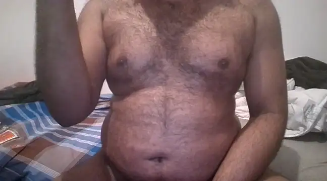 Snapshot of Indianluckyboytits chatting on 12/18/24, 01:37 Indianluckyboytits online show from 12/18/24, 01:37