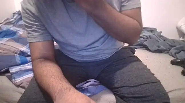 Snapshot of Indianluckyboytits chatting on 12/19/24, 08:34 Indianluckyboytits online show from 12/19/24, 08:34