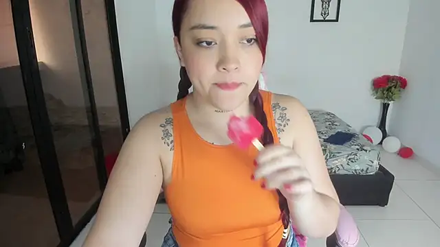 Snapshot of julinee_smithh chatting on 10/24/25, 11:39 julinee smithh online show from 10/24/25, 11:39