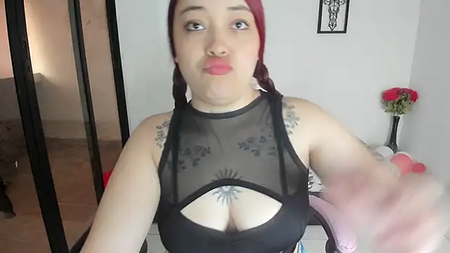 Snapshot of julinee_smithh chatting on 10/29/25, 12:40 julinee smithh online show from 10/29/25, 12:40