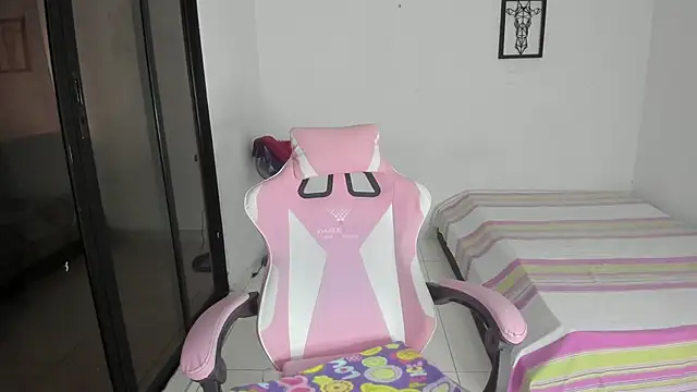 Snapshot of julinee_smithh chatting on 02/15/26, 11:41 julinee smithh online show from 02/15/26, 11:41