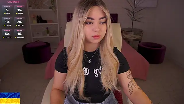 SusieWood online show from 04/23/26, 08:11