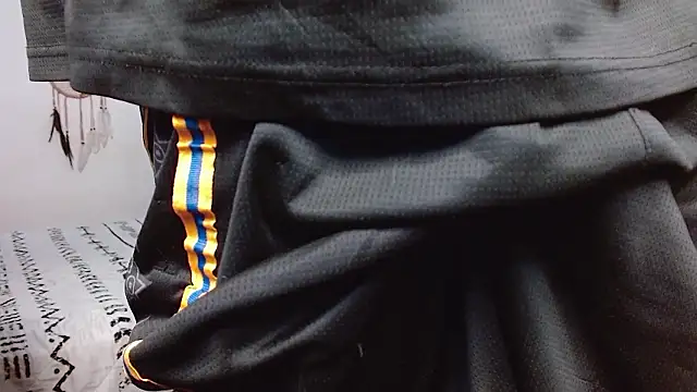 Snapshot of aaron_blug chatting on 12/08/24, 03:45 aaron blug online show from 12/08/24, 03:45