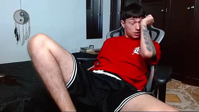 Snapshot of aaron_blug chatting on 01/24/25, 04:27 aaron blug online show from 01/24/25, 04:27