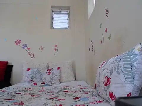 Snapshot of DarkBerry8 chatting on 10/02/25, 01:29 DarkBerry8 online show from 10/02/25, 01:29