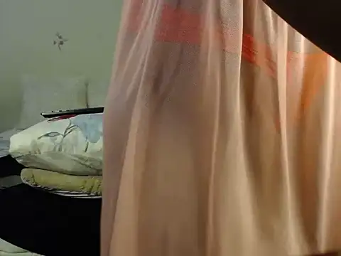 Snapshot of DarkBerry8 chatting on 11/08/25, 06:29 DarkBerry8 online show from 11/08/25, 06:29