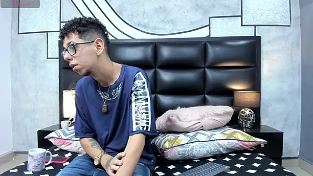 Derek and Skarlet online show from 03/12/25, 11:31