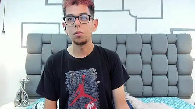 Derek and Skarlet online show from 09/16/25, 03:02