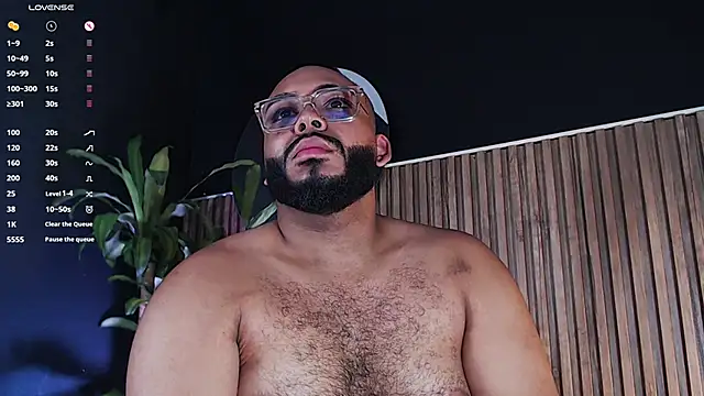 Snapshot of DilanJonnes_ chatting on 12/24/24, 10:06 DilanJonnes  online show from 12/24/24, 10:06