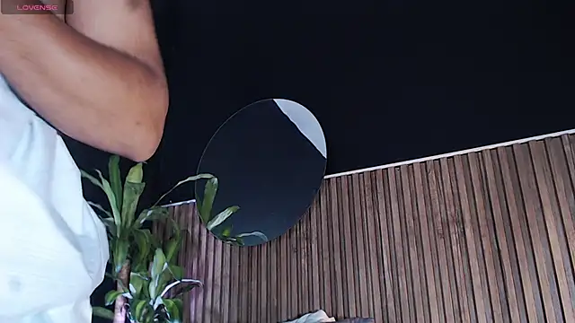 Snapshot of DilanJonnes_ chatting on 12/30/24, 12:22 DilanJonnes  online show from 12/30/24, 12:22