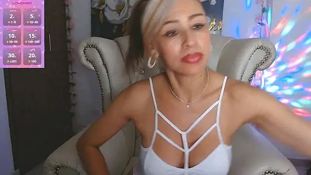 Isabelhot1 online show from 04/16/26, 09:50