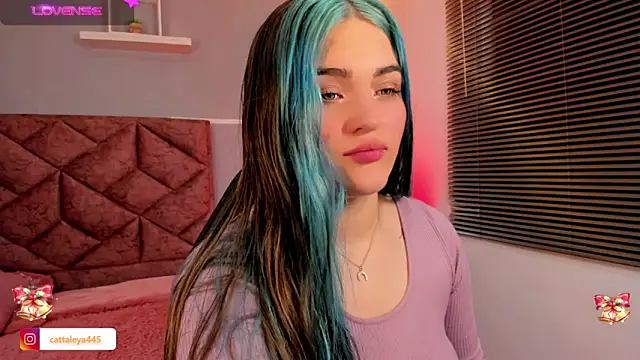 Snapshot of cattaleya___ chatting on 12/15/24, 03:45 cattaleya    online show from 12/15/24, 03:45