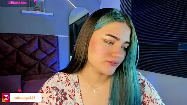 Snapshot of cattaleya___ chatting on 01/11/25, 03:23 cattaleya    online show from 01/11/25, 03:23