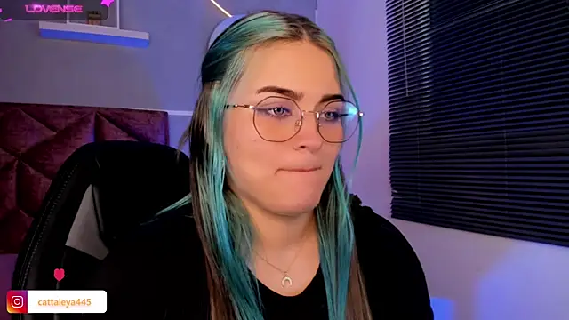 Snapshot of cattaleya___ chatting on 01/12/25, 04:10 cattaleya    online show from 01/12/25, 04:10