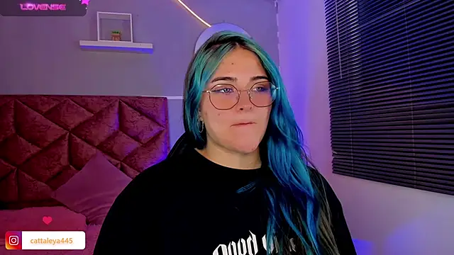 Snapshot of cattaleya___ chatting on 01/17/25, 04:17 cattaleya    online show from 01/17/25, 04:17