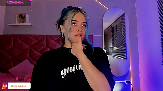 Snapshot of cattaleya___ chatting on 01/17/25, 07:19 cattaleya    online show from 01/17/25, 07:19